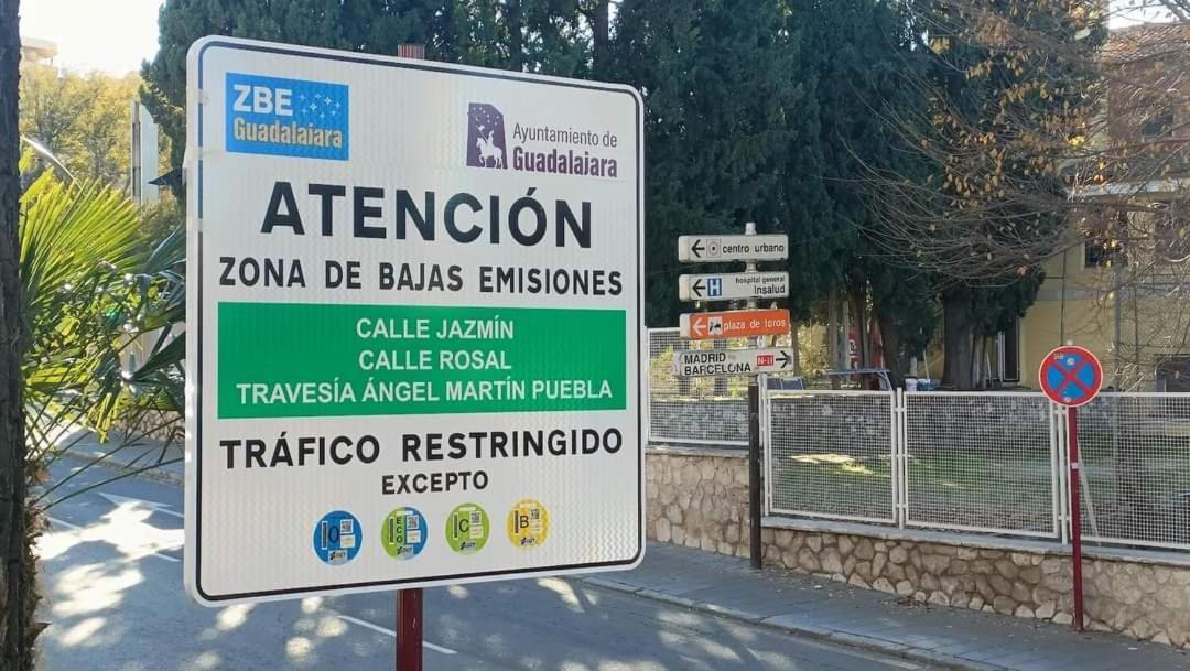 Apartamento Turistico Dct. Creus Guadalajara Bagian luar foto